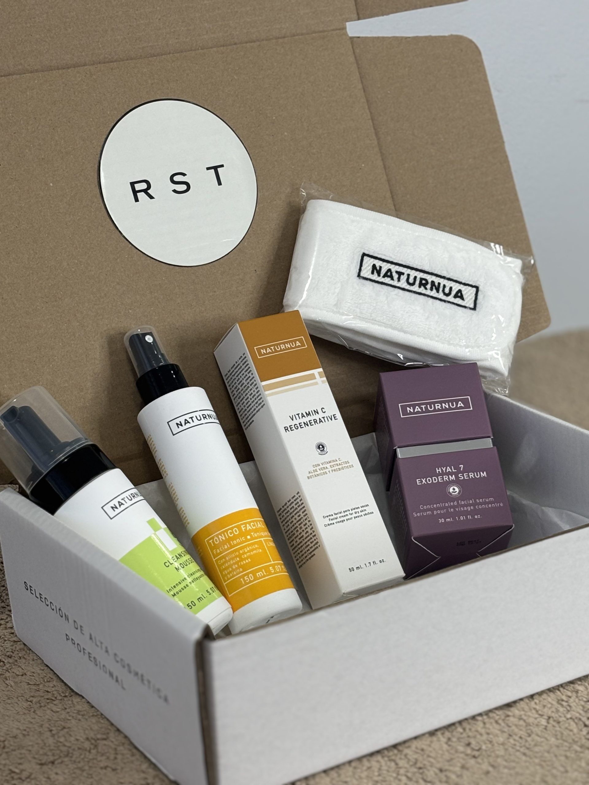 ritual antiedad en 3 pasos rst cosmetics con productos completos en caja